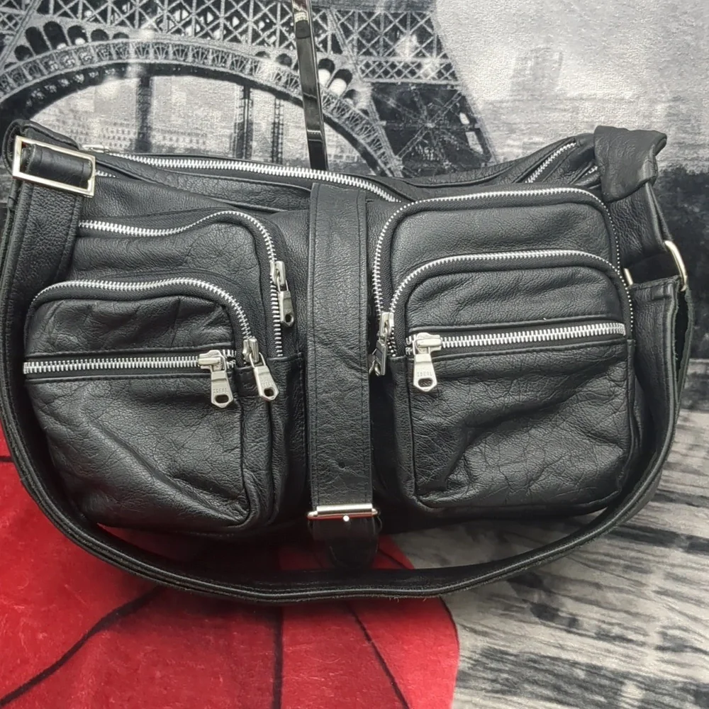 Pele Che Coco Black Leather Bag